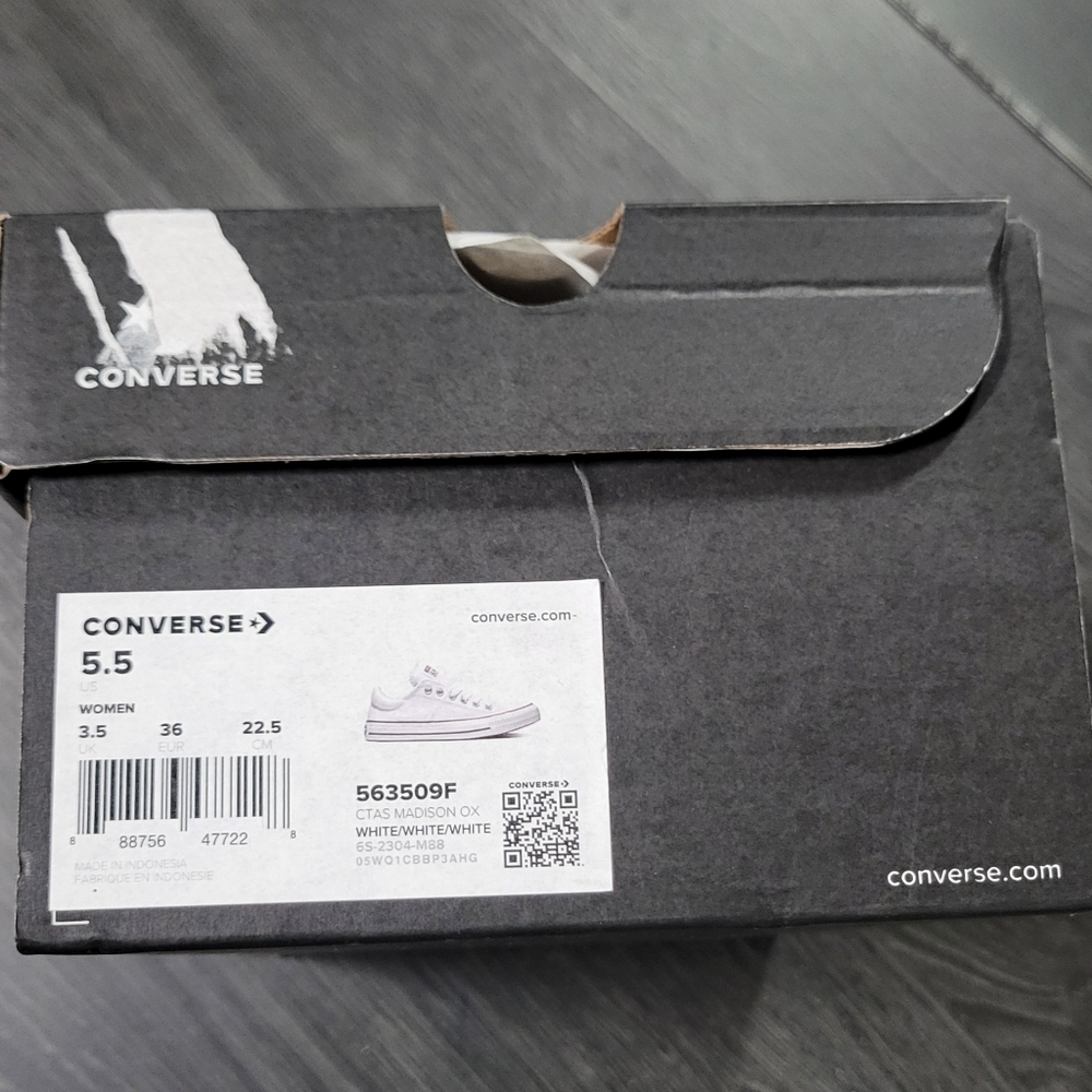 Women's Converse size 5.5- NEW - Picture 5 of 5